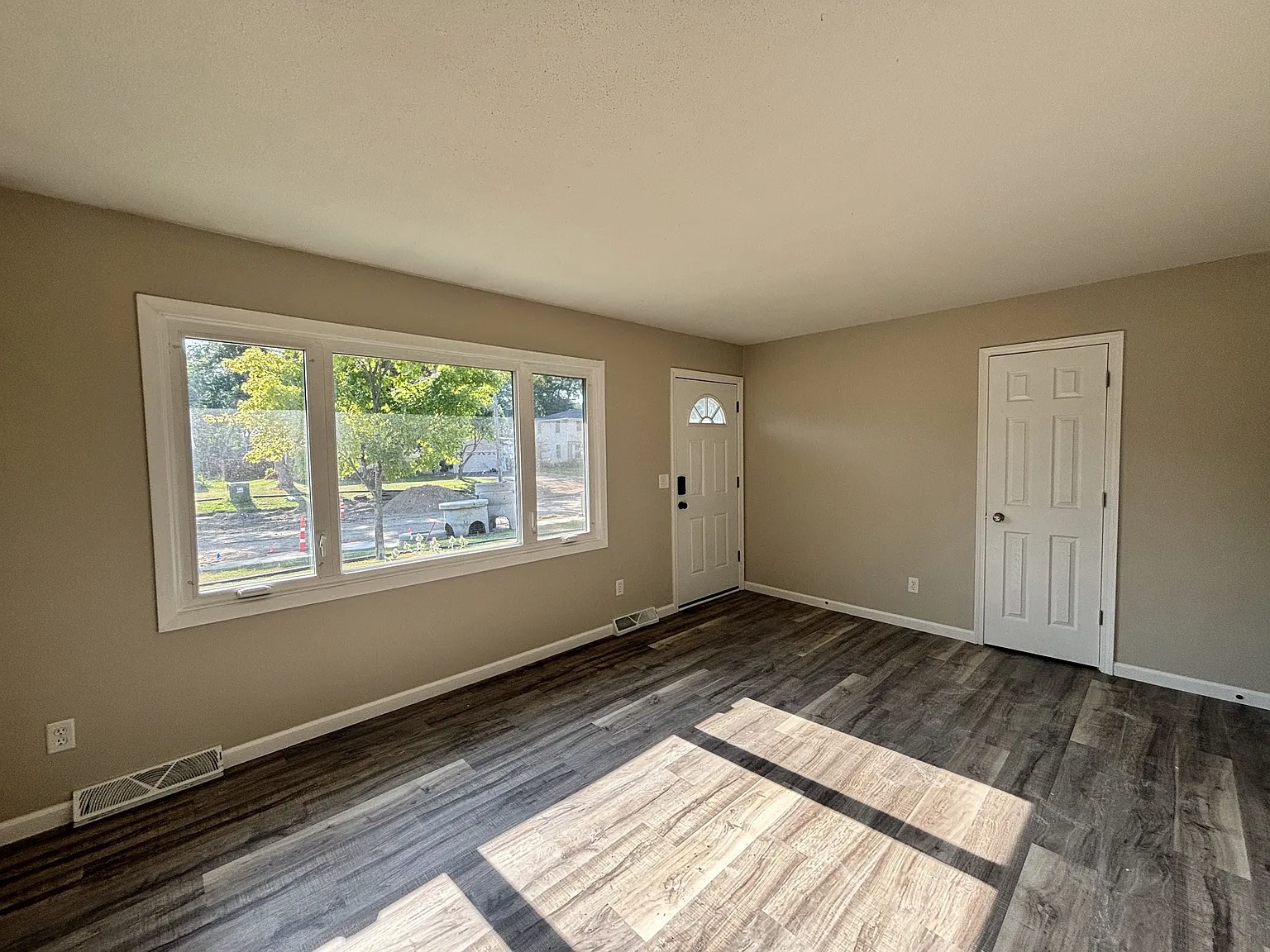 4 bed, 1400 sqft, $1,850 — Photo 2