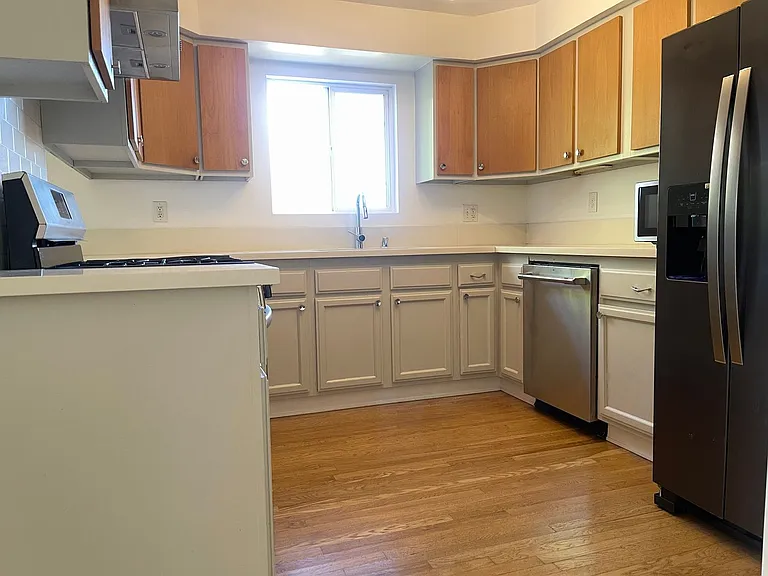 477-479 Nassau Ave — Photo 22