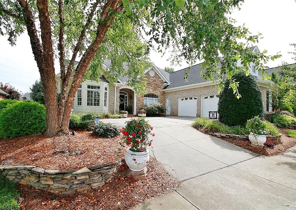 1st image of 271 Orchard Park Dr