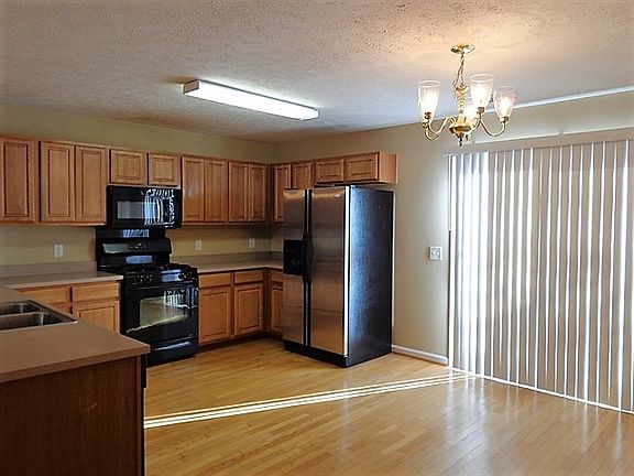 5th image of 805 Brooksdale Dr