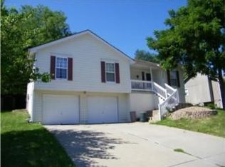 1483 NW Yankee Dr, Blue Springs, MO 64015