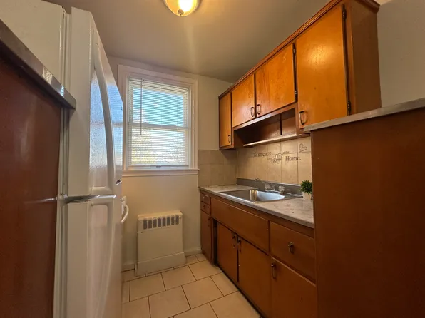 6536 Crescentville Rd Floor 2, Philadelphia, PA 19120