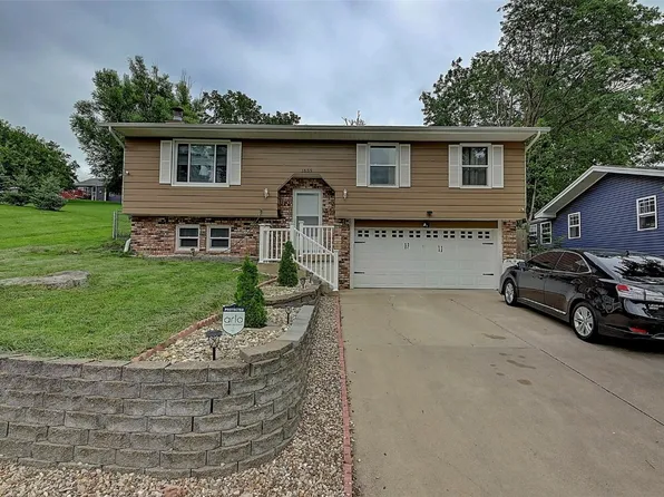 1659 24th St NW, Cedar Rapids, IA 52405