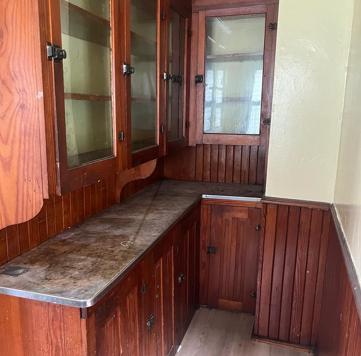 3 bed, 2404 sqft, $950 — Photo 2