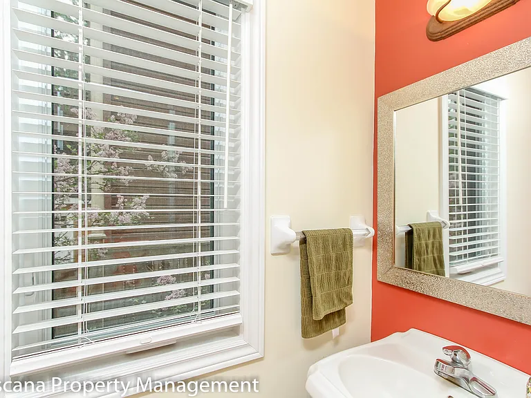 437 Riverdale Ave — Photo 14