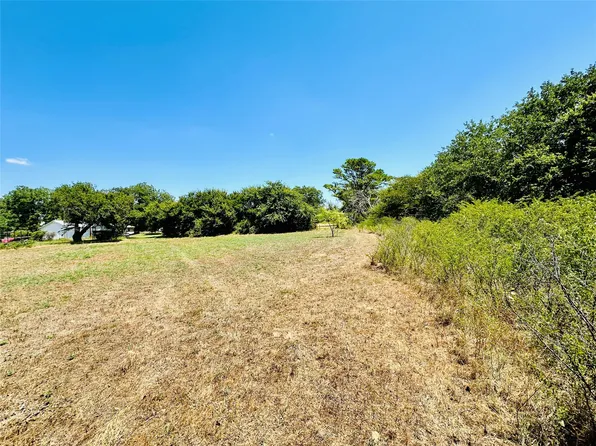 NW 3rd St, Cross Plains, TX 76443