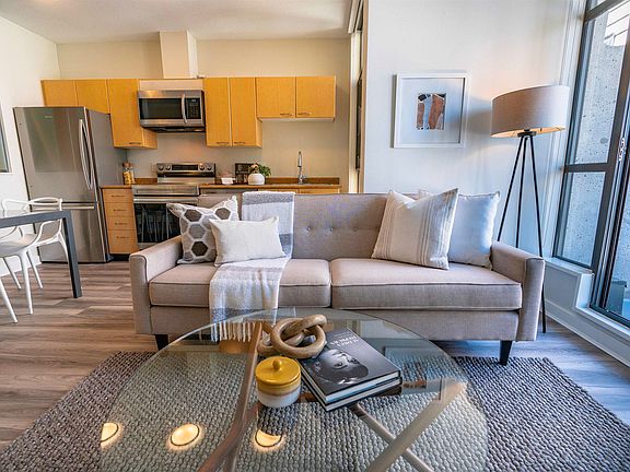 4th image of 1249 Granville St #302