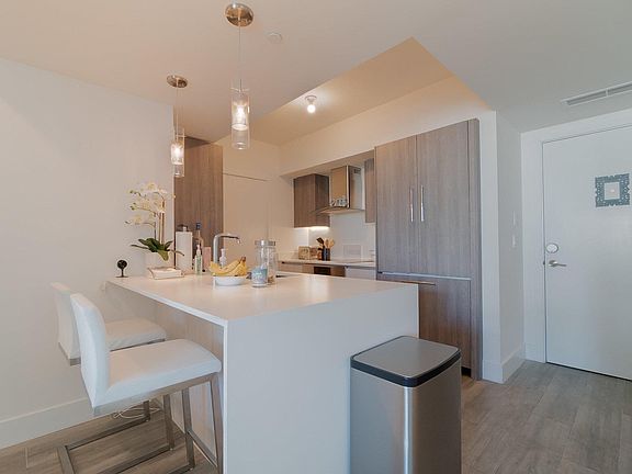 4th image of 111 SE 1st Avenue #401