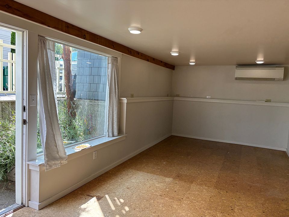 Living Room/South Entry