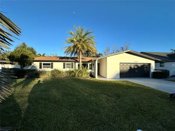 3197 Walnut St NE, Saint Petersburg, FL 33704