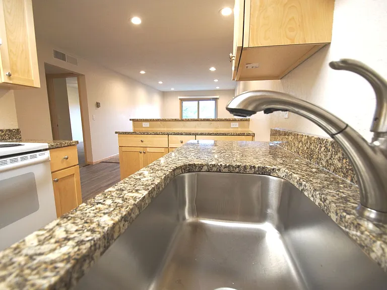 Larpenteur Estates Apartments — Photo 90