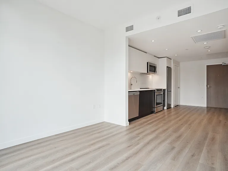 150 Braid St — Photo 43
