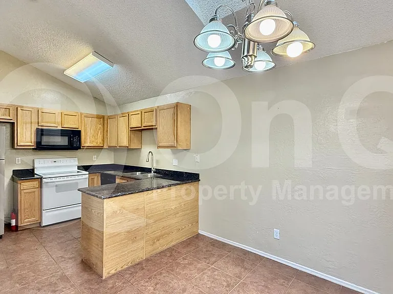 11014 N 81st Ave — Photo 5