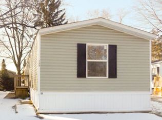 135 Ponderosa Trl S, Belleville, MI