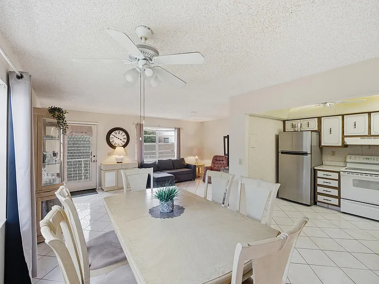 519 Burgundy St #K — Photo 11