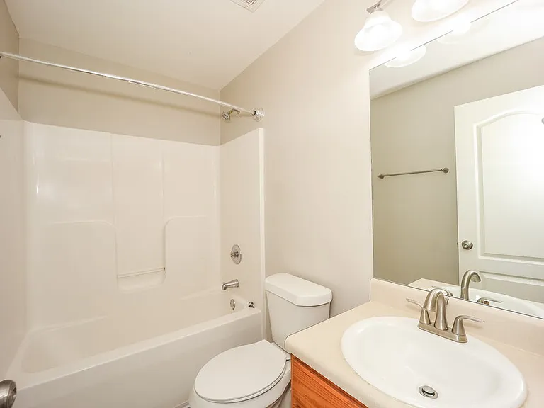 323 Oakhaven Way — Photo 16