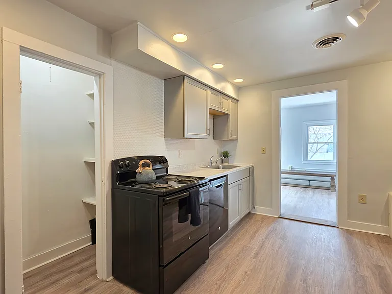 486 Main St #B — Photo 9