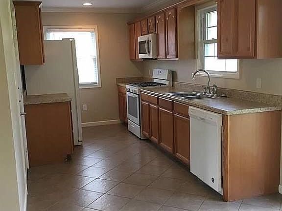 3rd image of 6610 Fairway Dr