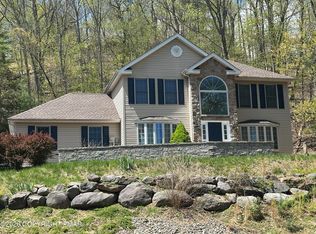 110 Osprey Ct, East Stroudsburg, PA 18301