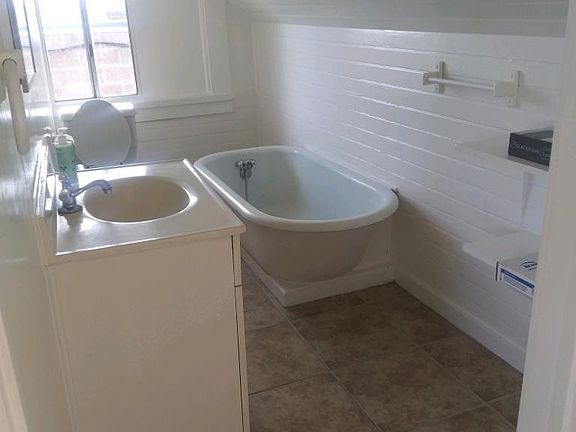4th image of 950 Loomis Ct #B