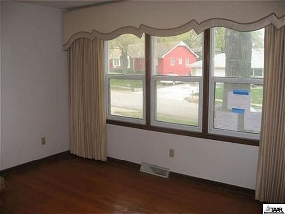 4th image of 7717 Corona Ave