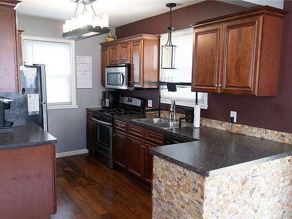 4th image of 64 Bancroft Dr