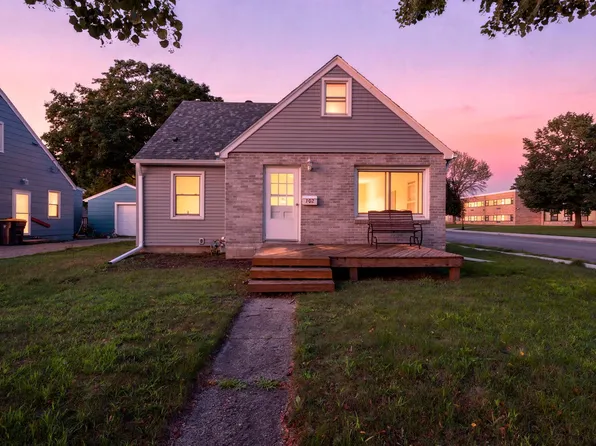 802 Center St, North Mankato, MN 56003