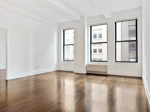 260 Park Avenue South image 2 of 7