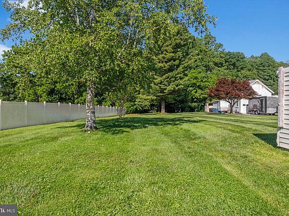 4th image of 6824 Woodbine Rd