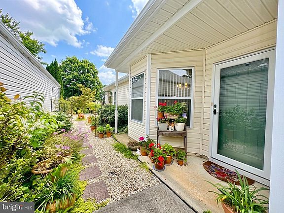 3rd image of 57 Summerhill Dr
