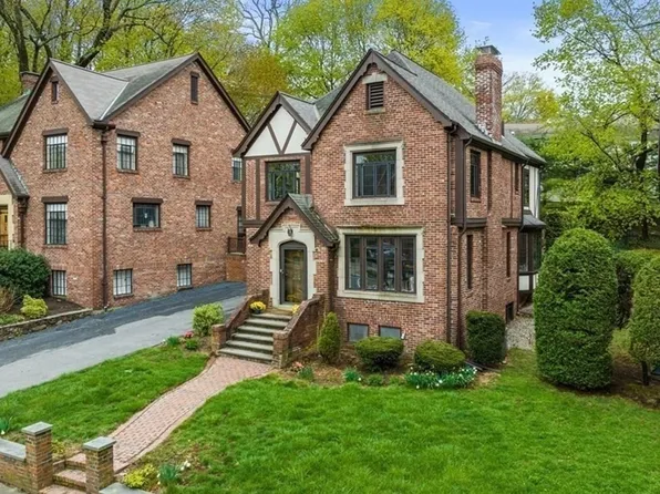 95 Woodchester Dr, Newton, MA 02467