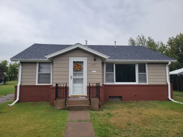 627 W 5th St, Russell, KS 67665