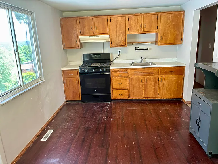 144 General Braddock Dr — Photo 35