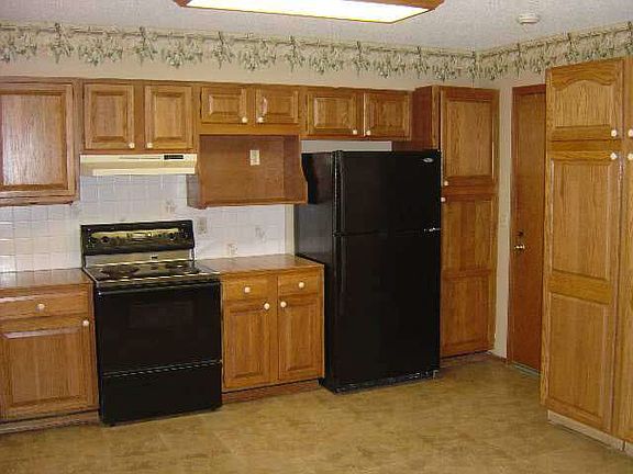 3rd image of 27 Woodland Dr