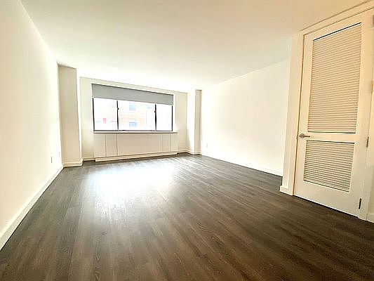 1st image of 520 W 43rd St APT 3N