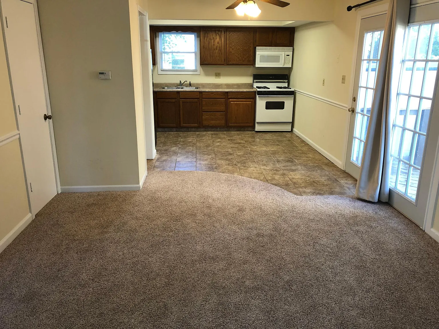 2 bed, 1.5 bath, 995 sqft, $1,150 — Photo 2