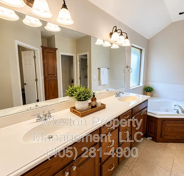 821 NW 120th Ter — Photo 8