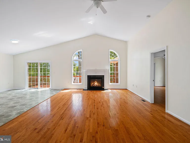 686 Lake Caroline Dr — Photo 7