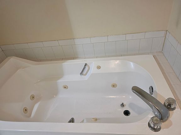 4th image of 576 Fairmount St