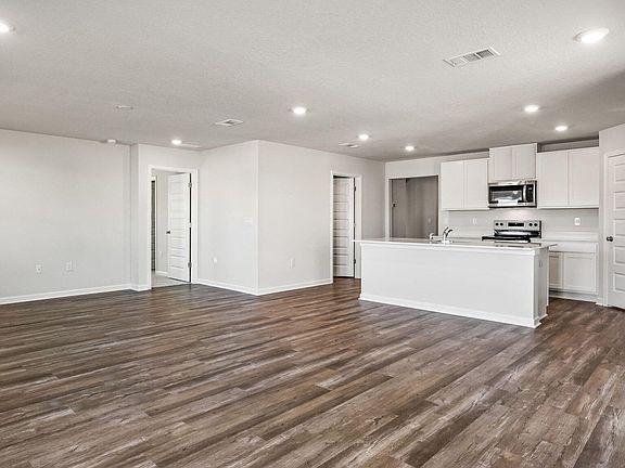 4th image of 4127 Merrick Dr