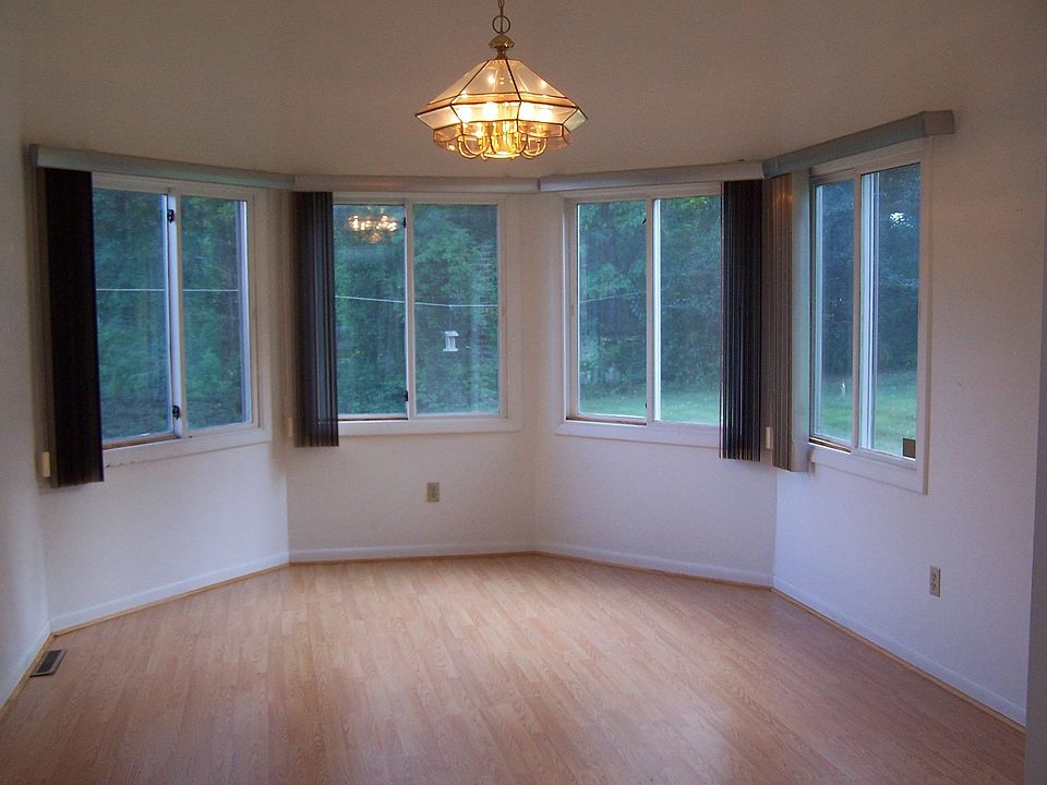 Oval Dining Area