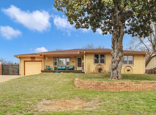 205 E 12th St, Sand Springs, OK 74063