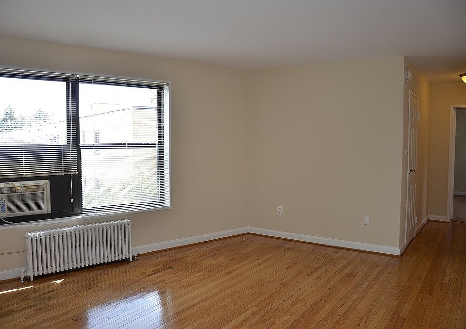 2nd image of 4808 Wellington Dr APT 209