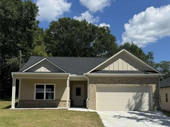 38 Poplar St, Hartwell, GA 30643