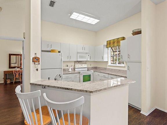 4th image of 1315 Winding Oaks Cir E APT 907