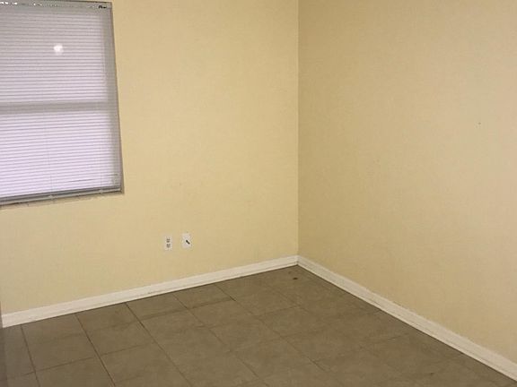 5th image of 426 Hampton Ave