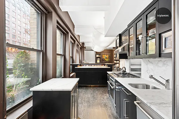Sold by Triplemint | media 4