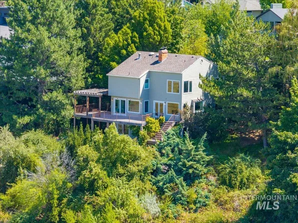 1066 E Hearthstone Dr, Boise, ID 83702