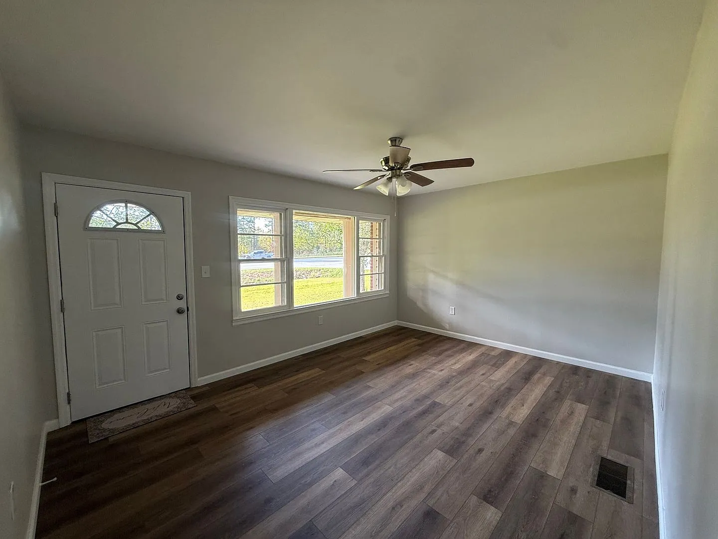 3 Bedroom, 2 Bathroom- House in Coosa! — Photo 2