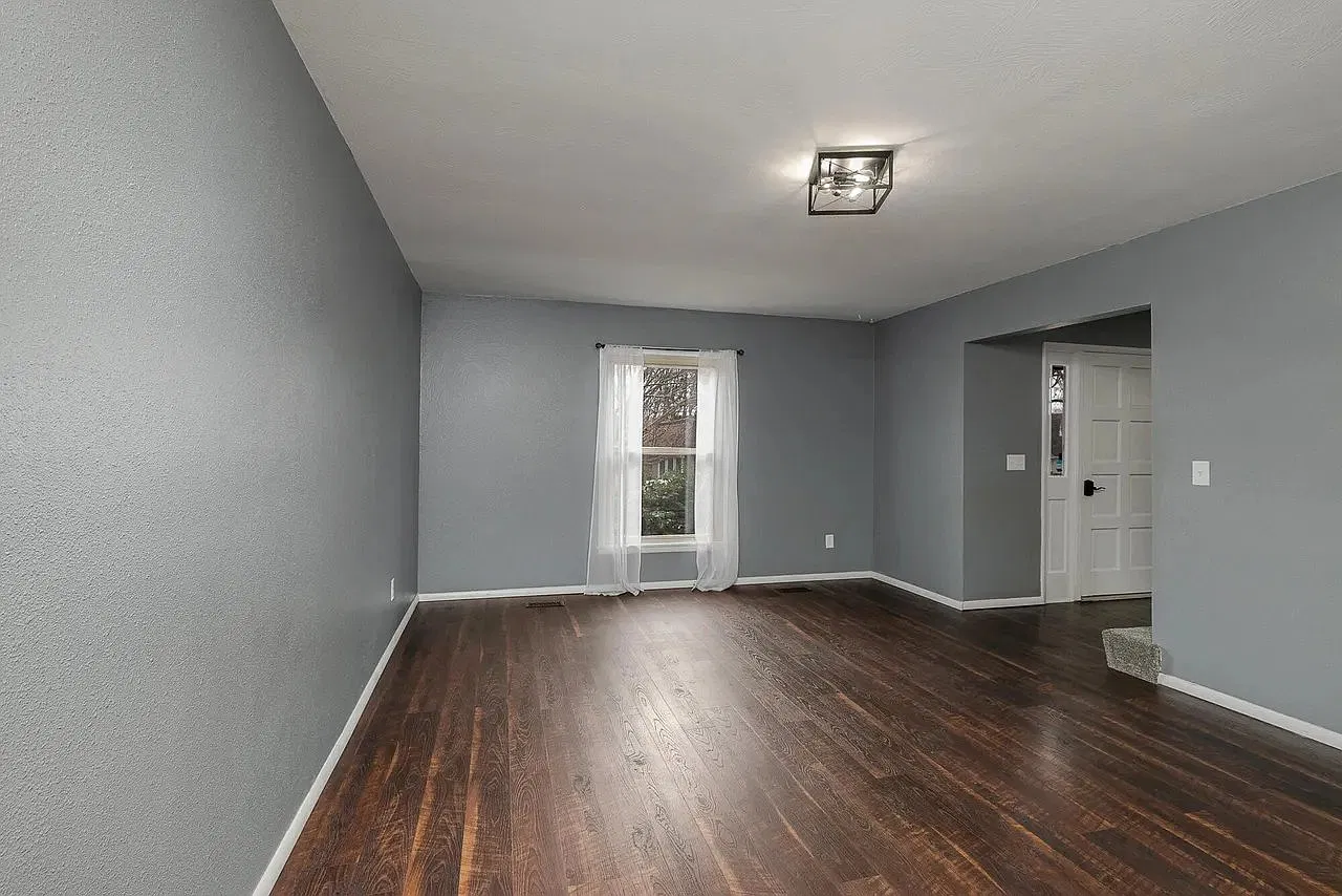 Spacious 5-Bedroom Home Backing to Neighborhood Parkwith Easy Pool Access! — Photo 3